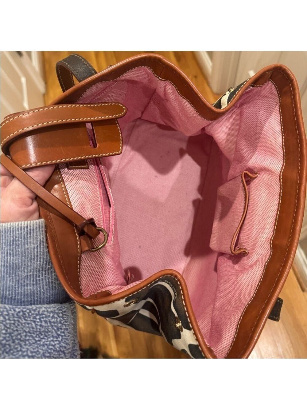Dooney & Bourke - Giraffe Coated Canvas Tote, Very Nice Condition Shoulder Strap - Picture 9 of 12